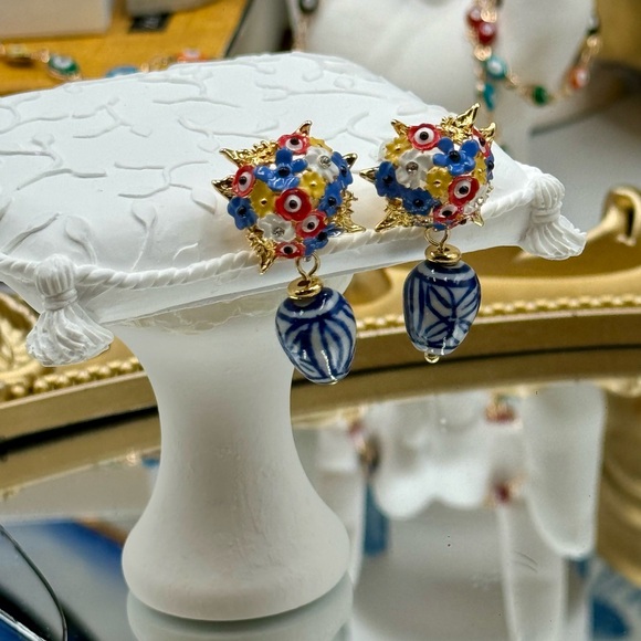 🆕 LES NEREIDES 🧿 NIB Flower Bouquet And Ceramic Bead Earrings - Picture 5 of 13
